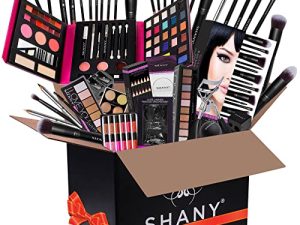مجموعة مكياج SHANY Bundle - مجموعة مكياج الكل في واحد للمراهقين البالغين - تتضمن مجموعة فرش مكياج احترافية ، لوحة ظلال مكياج ، خلاط مكياج ، رمش ، ملمع شفاه والمزيد. - تختلف أنماط الألوان